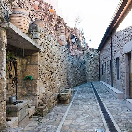 Dona Urraca Inn 4*