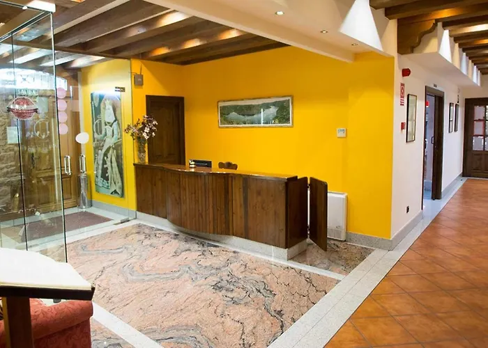 여관 Dona Urraca 퍼모셀